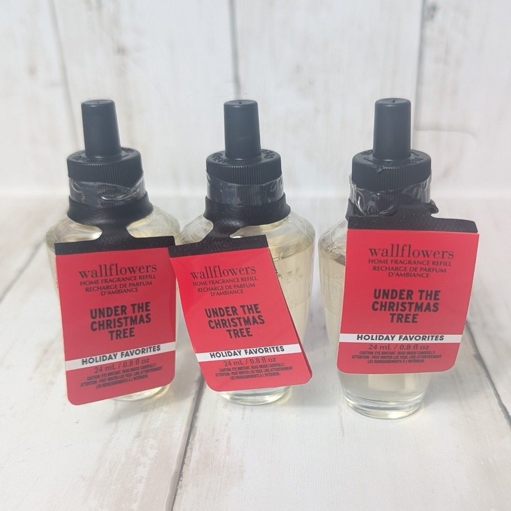 Bath & Body Works Wallflowers Refill 3-Pack Under the Christmas‎ Tree New
